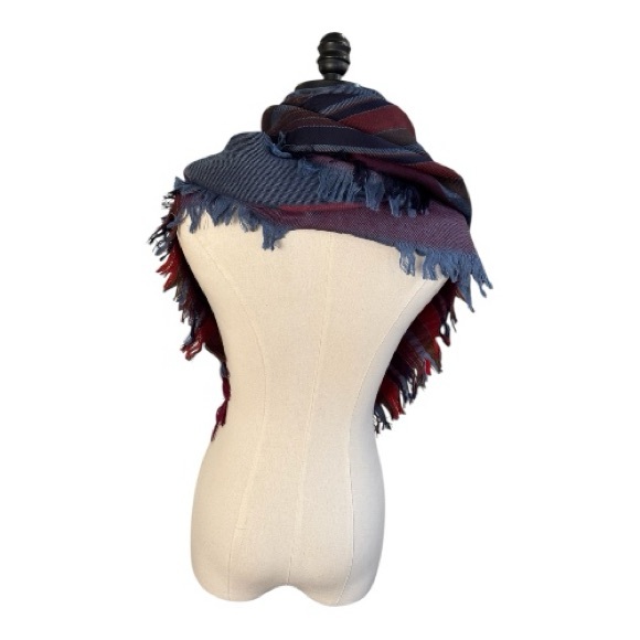 John Hanly & Co. LTD Pure Wool Made in Ireland Plaid Fringe Shawl | 54 X 54 - Picture 4 of 10